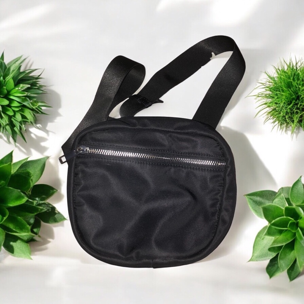Forever 21 Black Nylon Waist Belt Bag